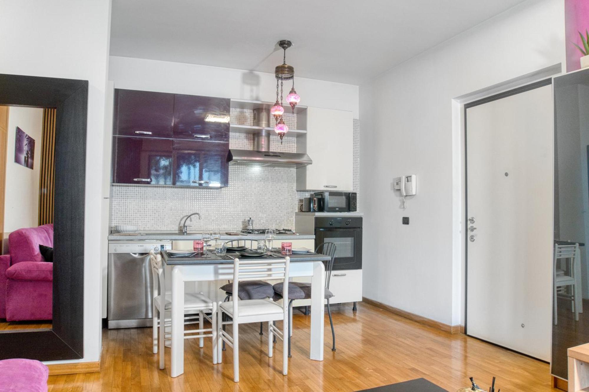 Cozy And Charming 2-bedroom In Isola With Big Terrace Appartement