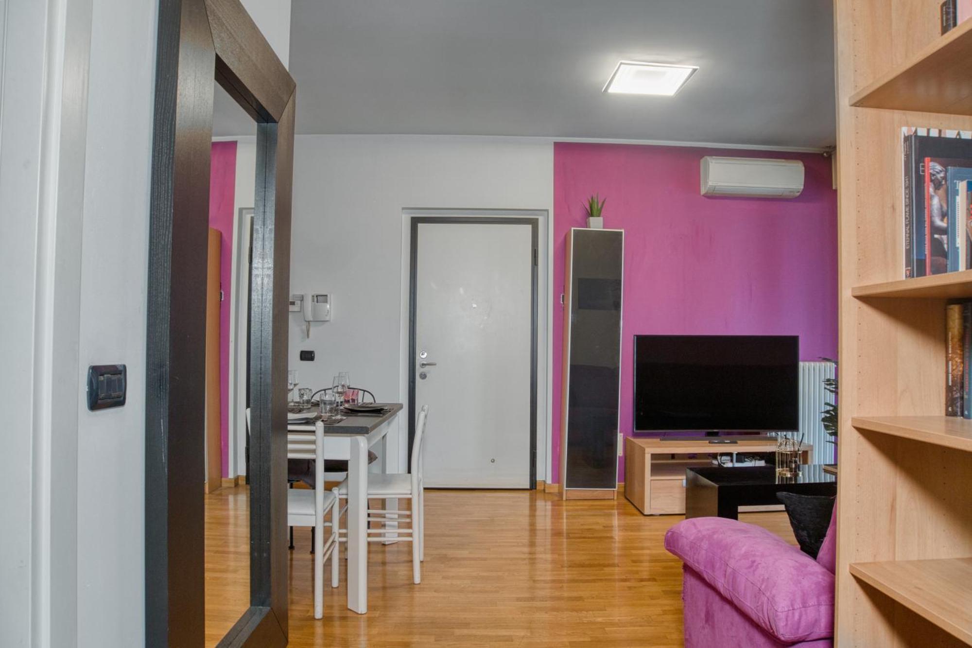 Cozy And Charming 2-bedroom In Isola With Big Terrace Appartement