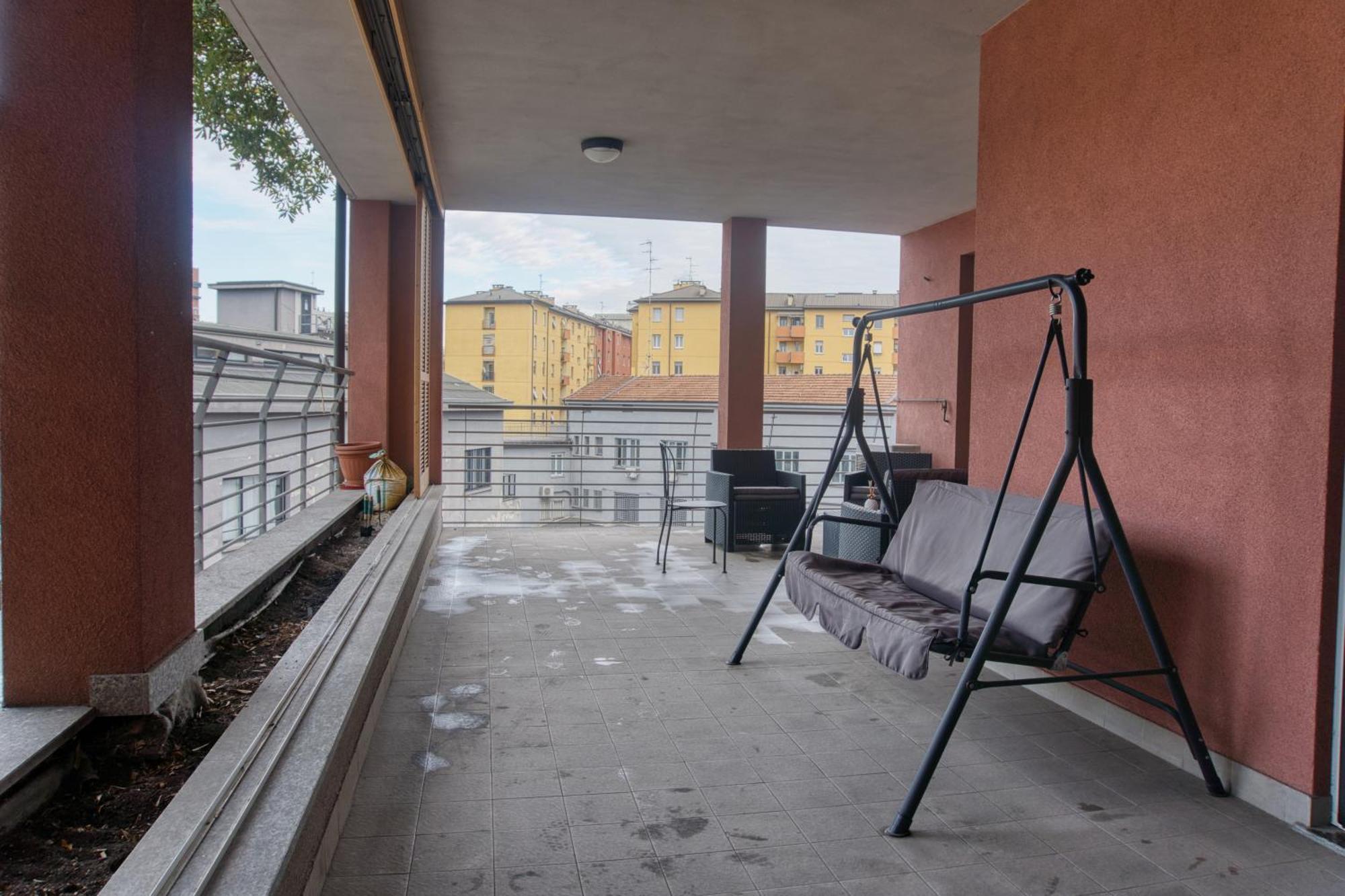 Cozy And Charming 2-bedroom In Isola With Big Terrace Appartement Milan