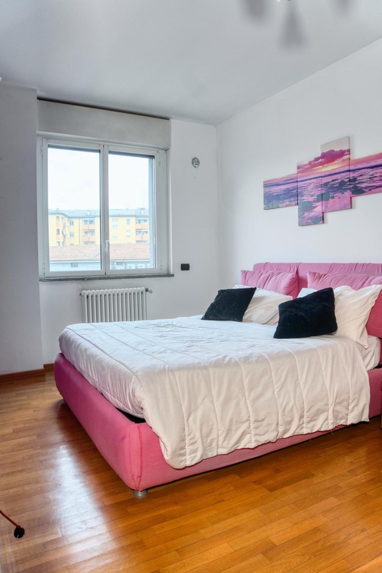 Cozy And Charming 2-bedroom In Isola With Big Terrace Milan