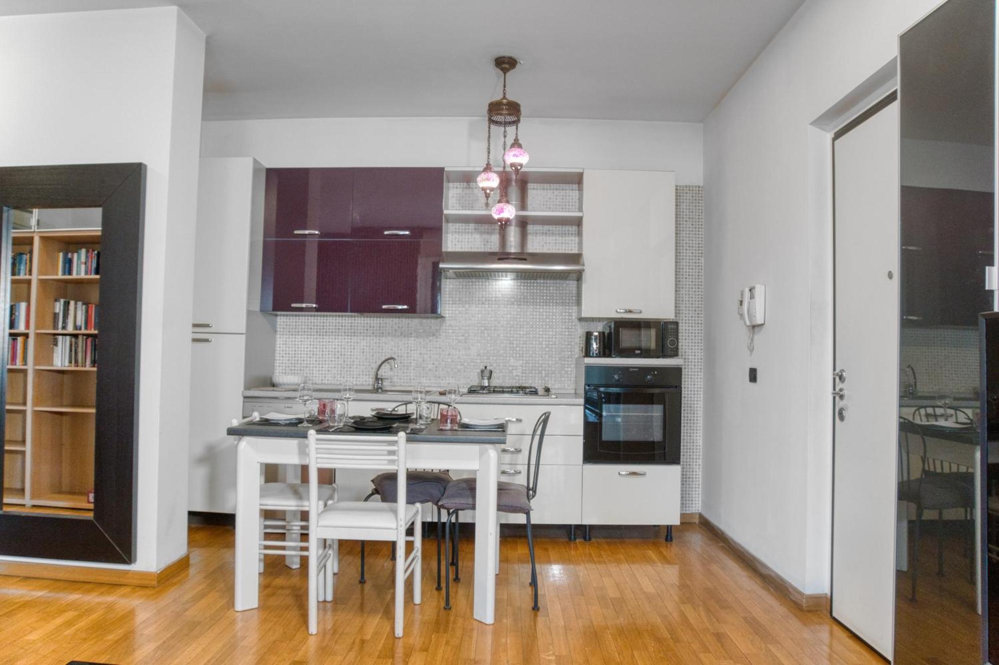 Apartamento Cozy And Charming 2-bedroom In Isola With Big Terrace Milán